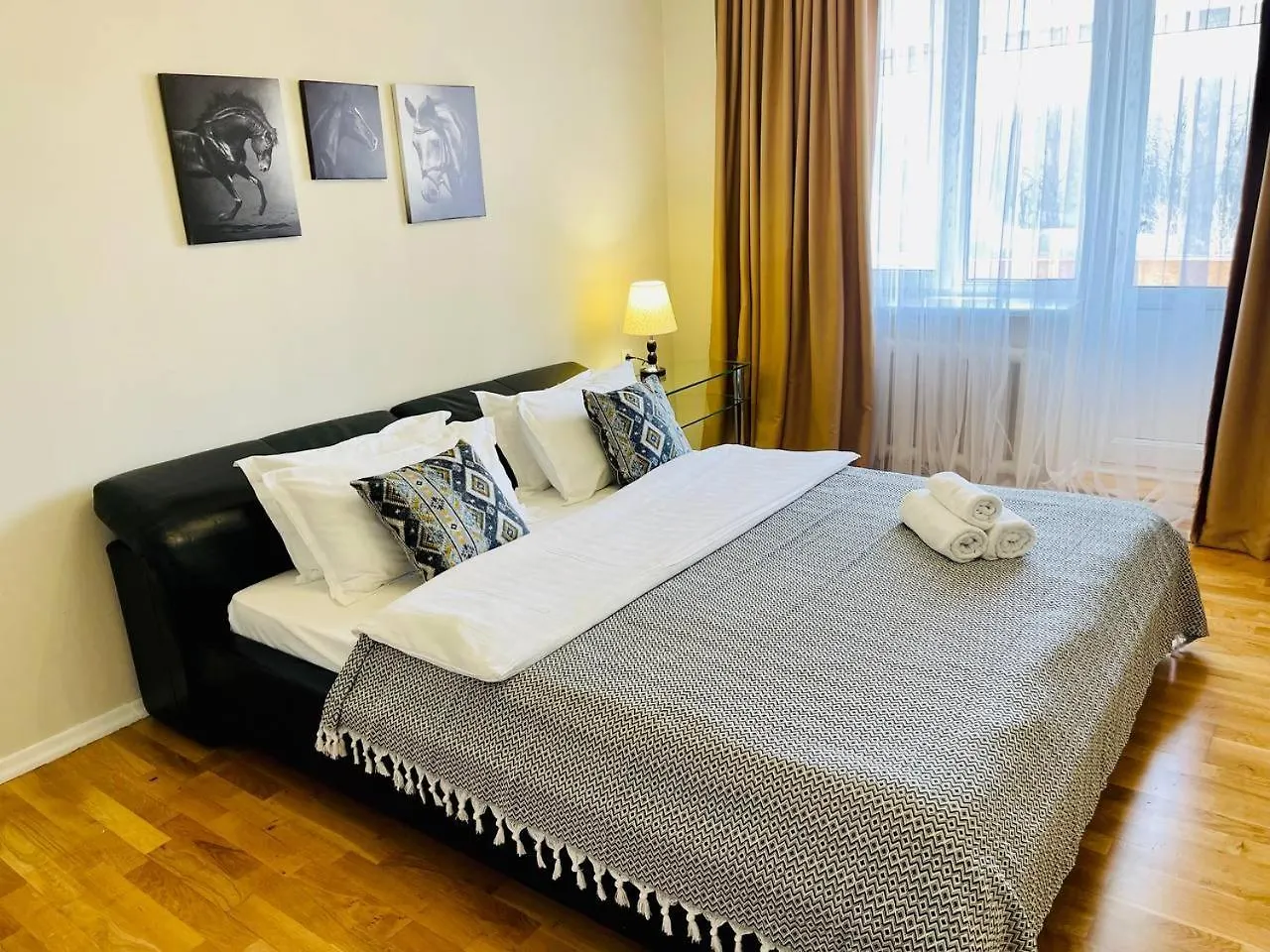 Апартаменты Moon Apartments - Самал Достык Центр Almaty