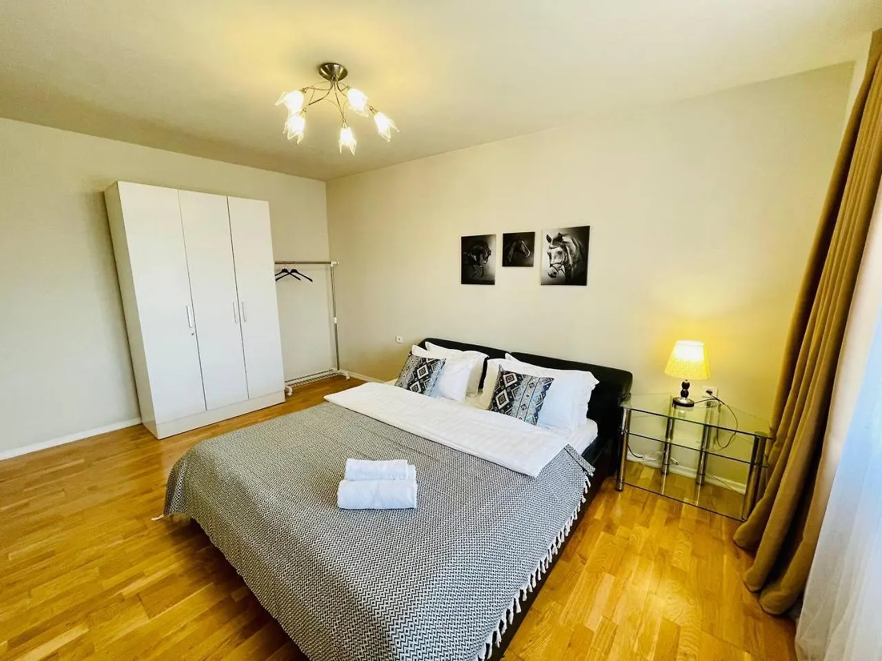 Апартаменты Moon Apartments - Самал Достык Центр Almaty