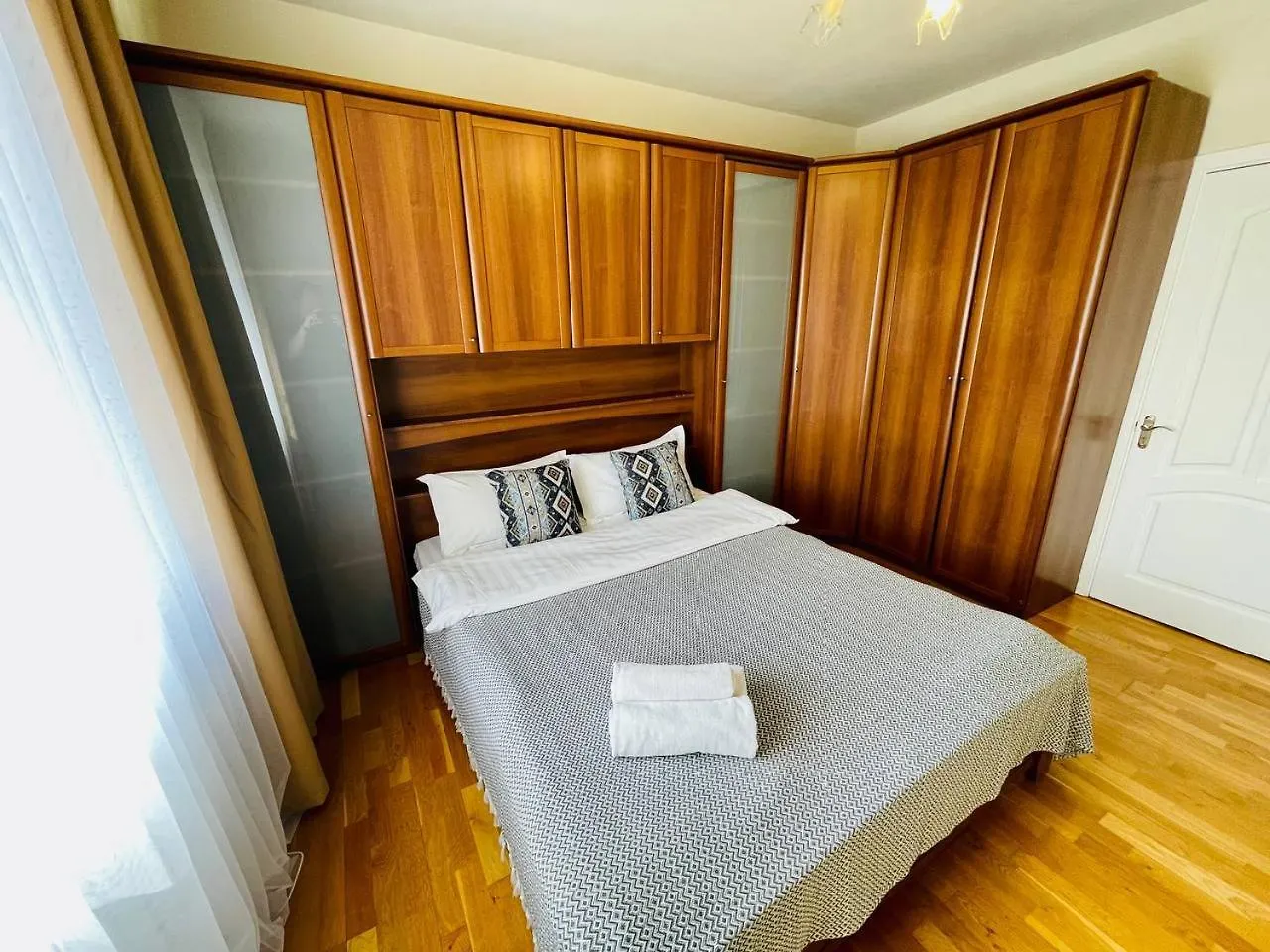 Апартаменты Moon Apartments - Самал Достык Центр Almaty